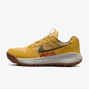 NIKE ACG LOWCATE SOLAR FLARE. NIB size 8 womens (men’s 6.5).